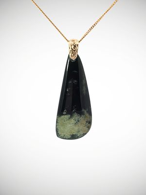 Moko Pounamu Gilt Jewellery Roimata (Teardrop) NZ Genuine Kawakawa Flower Greenstone & 9ct Filigree Gold - Otaupiri