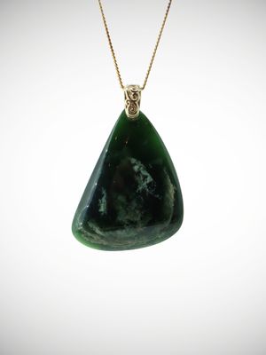 Moko Pounamu Gilt Jewellery Roimata (Teardrop) NZ Genuine Kawakawa Flower Greenstone & 9ct Filigree Gold - Owhio