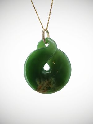 Moko Pounamu Pikorua (Twist) NZ Genuine Kawakawa Flower Greenstone & 9ct Filigree Gold & Diamond - Waitomo