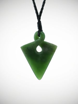 Moko Pounamu Pikorua (Twist) NZ Genuine Kawakawa Flower Greenstone - Maukakukuta