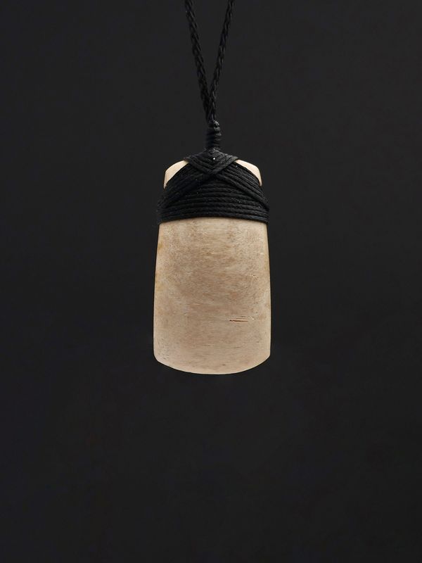 Moko Pounamu,  Whale Bone Carving Toki - Kenepuru