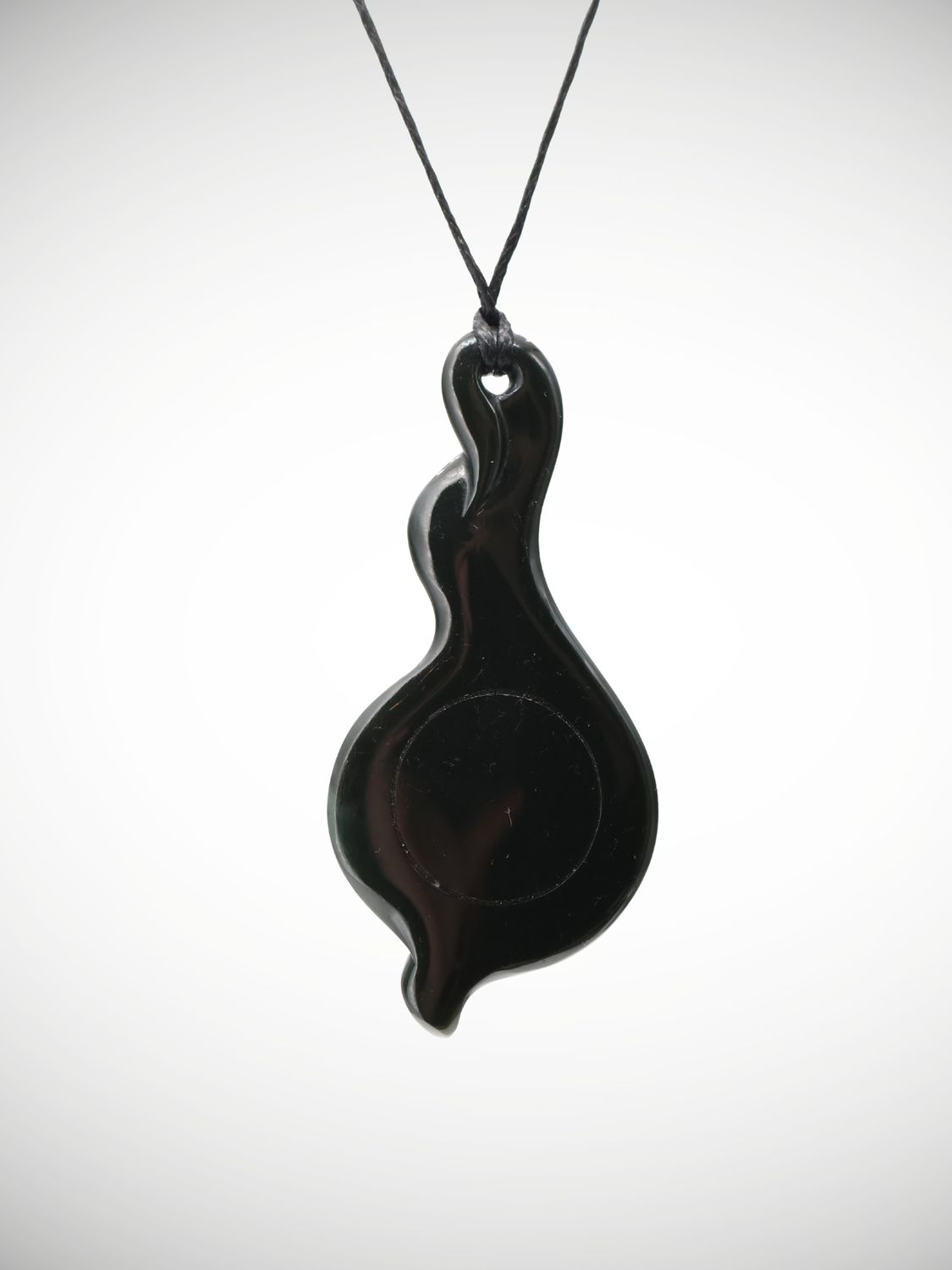 Pounamu Black Jade & Yellow Lip Pearl Pendant - Kaimango