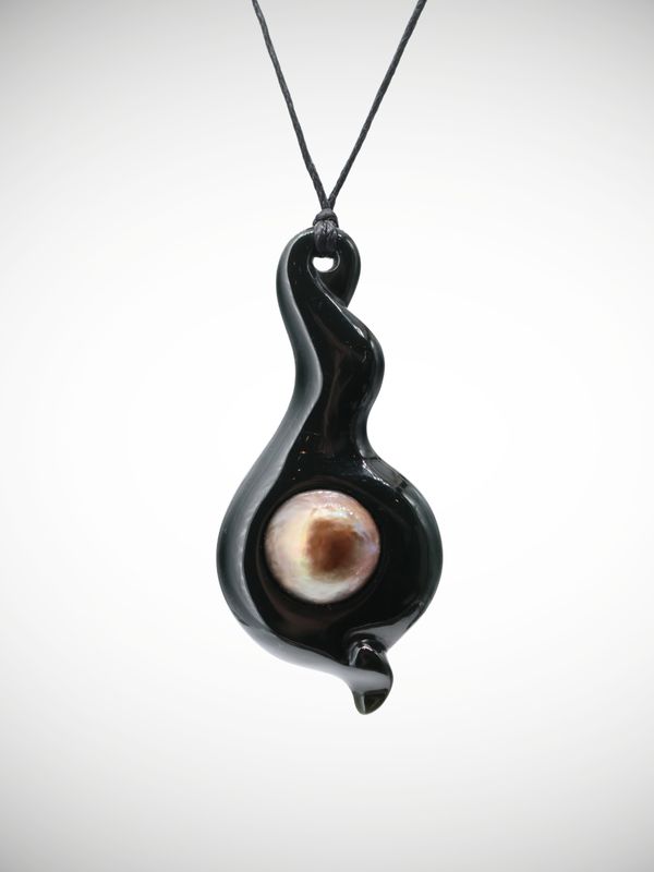 Moko Pounamu Australian Black Jade & Yellow Lip Pearl Pendant - Kaimango