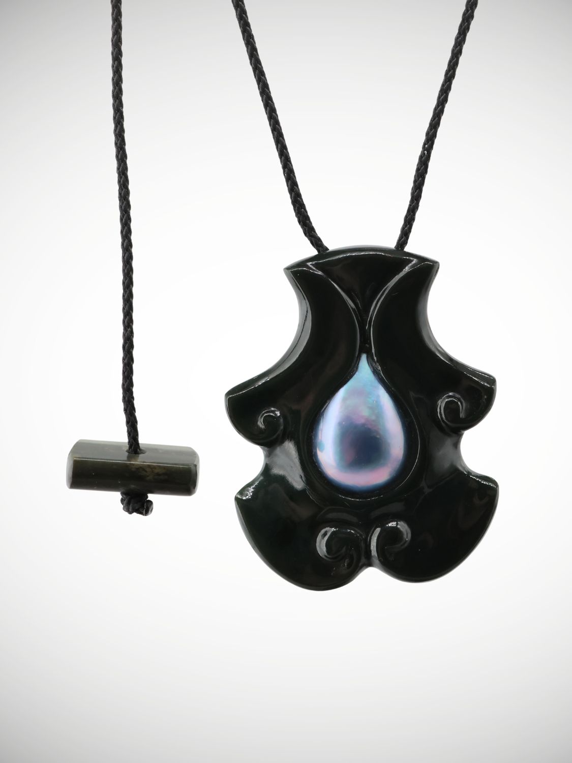 ALL BLACKS Moko POUNAMU ネックレス　ポウナム　翡翠 Australian Black Jade & Tahitian Pearl Pendant - Kaiparoro