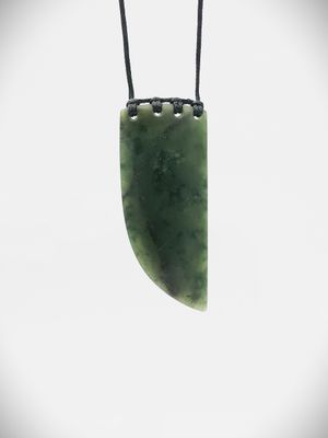 Moko Pounamu Rei Niho (Eye Tooth) NZ Genuine Kawakawa Greenstone - Paeroa