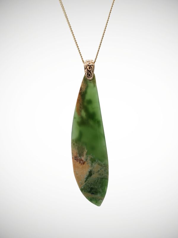 Moko Pounamu Roimata (Teardrop) Genuine NZ Kahurangi Flower Pounamu & 9ct Gold Filigree Pendant - Pukehinau