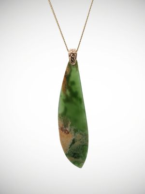 Moko Pounamu Roimata (Teardrop) Genuine NZ Kahurangi Flower Pounamu & 9ct Gold Filigree Pendant - Pukehinau Moko Pounamu Roimata (Teardrop) Genuine NZ Kahurangi Flower Pounamu & 9ct Gold Filigree Pendant - Pukehinau