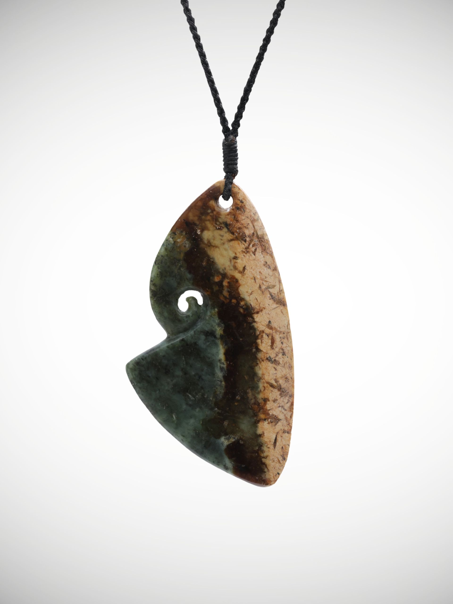 Moko Pounamu Artistic Design Genuine NZ Raukaraka Greenstone - Keteketerau