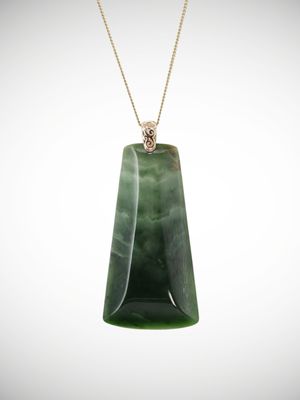 Moko Pounamu Kuru (Teardrop) Genuine NZ Kawakawa Flower Greenstone & 9ct Filigree Gold - Kuranui Moko Pounamu Kuru (Teardrop) Genuine NZ Kawakawa Flower Greenstone & 9ct Filigree Gold - Kuranui