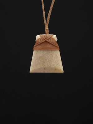 Moko Pounamu,  Toki Genuine Whale Bone Carving - Taraouta