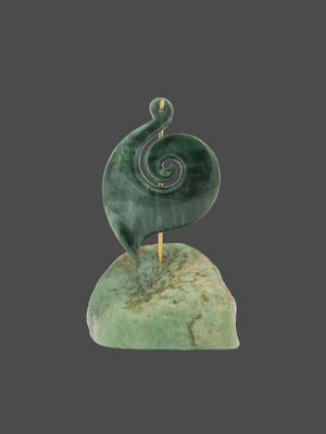 Moko Pounamu Matau (Fishhook) Sculpture NZ Genuine Kawakawa & Inanga Greenstone - Tumunui