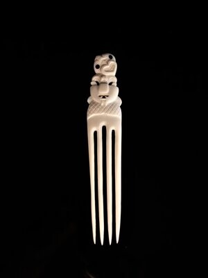 Moko Pounamu Bone Carving Tiki Heru (Comb)