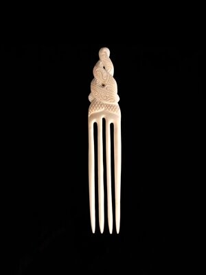Moko Pounamu Bone Carving Double Twist Heru (Comb)
