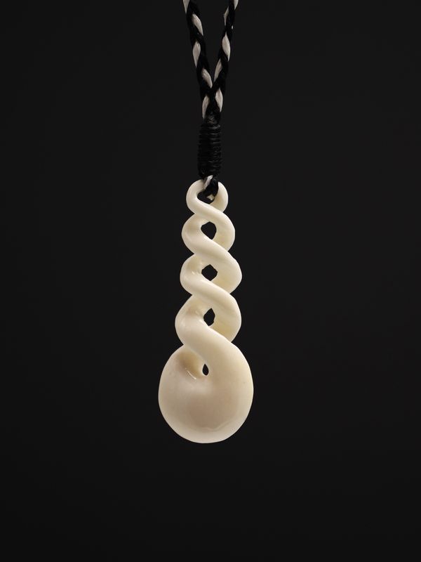 Moko Pounamu Black Ferns 5 Twist Bone Carving BF1