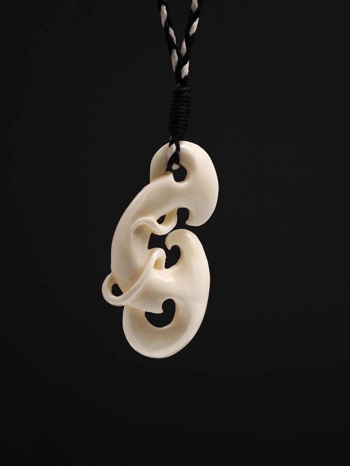 Moko Pounamu Black Ferns Seaweed Bone Carving BF31