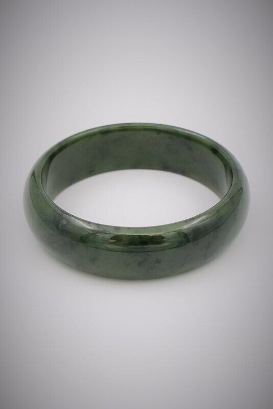 Moko Pounamu Solid Bangle NZ Genuine Kawakawa Greenstone - Te Onepu 62.5mm