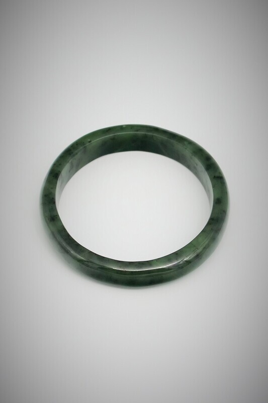 Moko Pounamu NZ Genuine  Kawakawa Greenstone Solid Bangle - Takahue 73mm