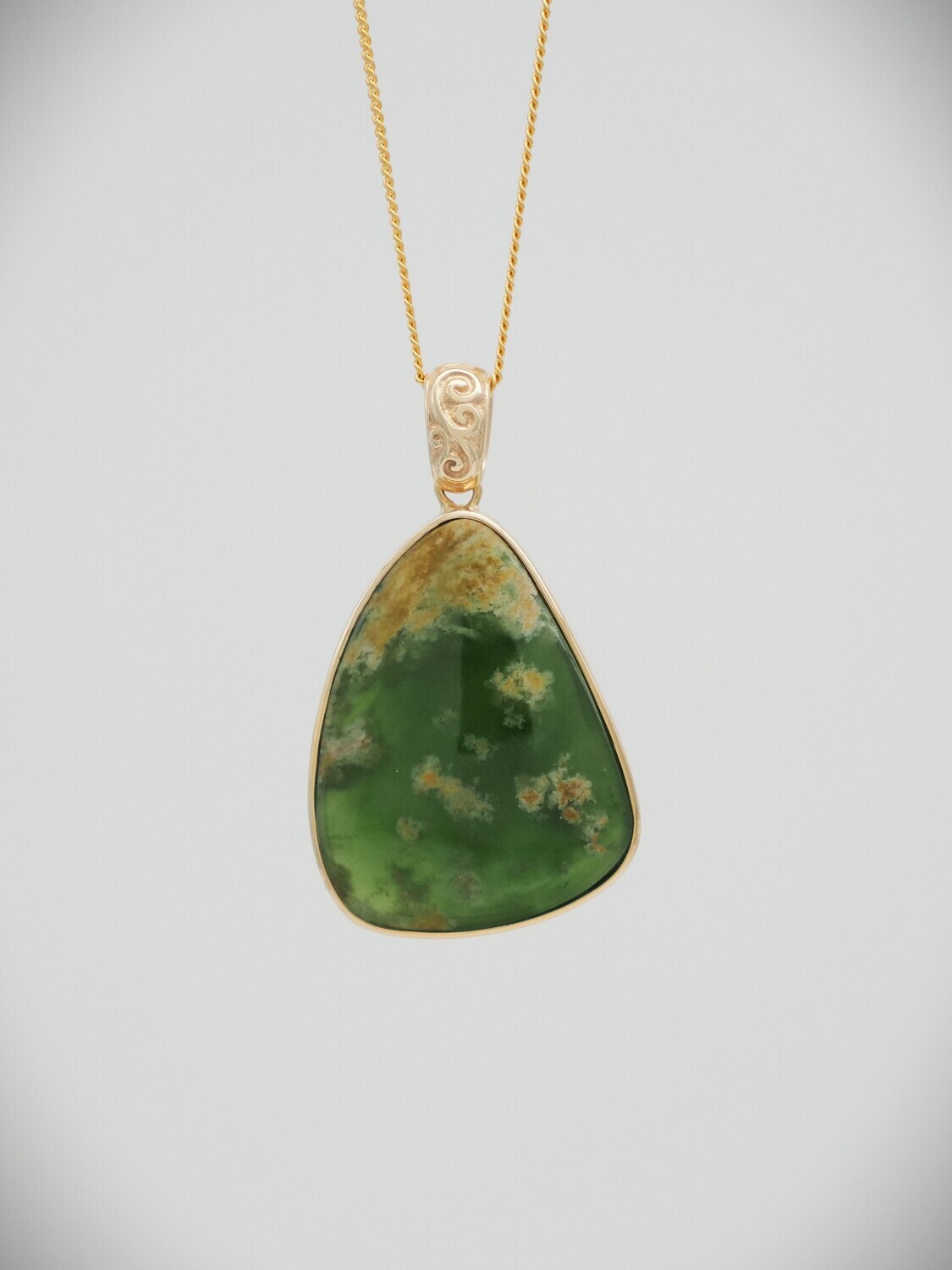 Moko Pounamu Gilt Jewellery Kahurangi Flower Pounamu & 9ct Gold Pendant 10424 Moko Pounamu Gilt Jewellery Kahurangi Flower Pounamu & 9ct Gold Pendant 10424