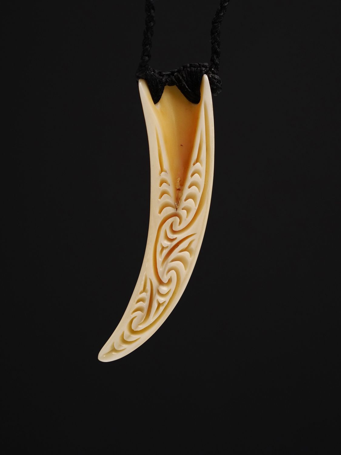 Moko Pounamu Whale Tooth Rei Puta (Eye Tooth) - Whakaraupo Moko Pounamu Whale Tooth Rei Puta (Eye Tooth) - Whakaraupo