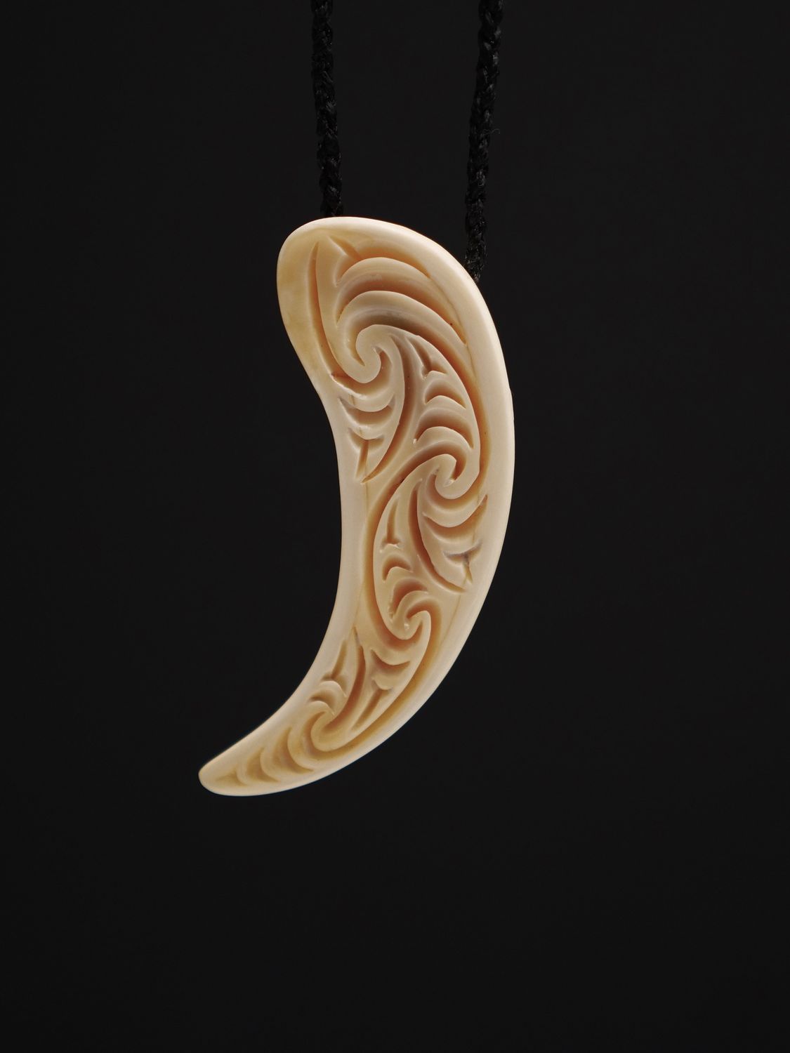 Moko Pounamu Whale Tooth Rei Puta (Eye Tooth) - Korokio Moko Pounamu Whale Tooth Rei Puta (Eye Tooth) - Korokio