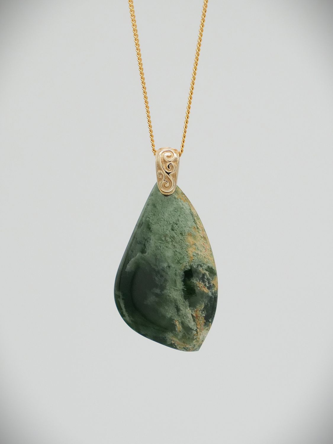 Moko Pounamu Roimata (Teardrop) NZ Genuine Marsden Flower Greenstone & 9ct Gold - Hira Moko Pounamu Roimata (Teardrop) NZ Genuine Marsden Flower Greenstone & 9ct Gold - Hira