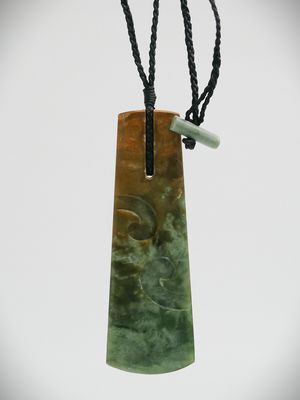 Moko Pounamu Kuru Drop NZ Genuine Raukaraka Greenstone - Turiwhate Moko Pounamu Kuru Drop NZ Genuine Raukaraka Greenstone - Turiwhate