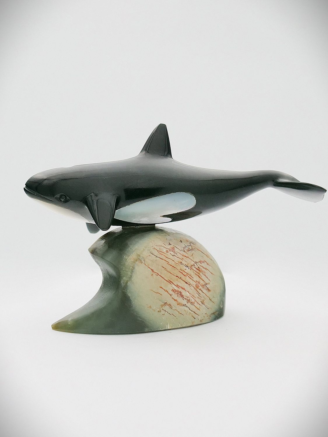 Moko Pounamu Orca Whale Sculpture Cowell Black Jade Greenstone - Maki Moko Pounamu Orca Whale Sculpture Cowell Black Jade Greenstone - Maki