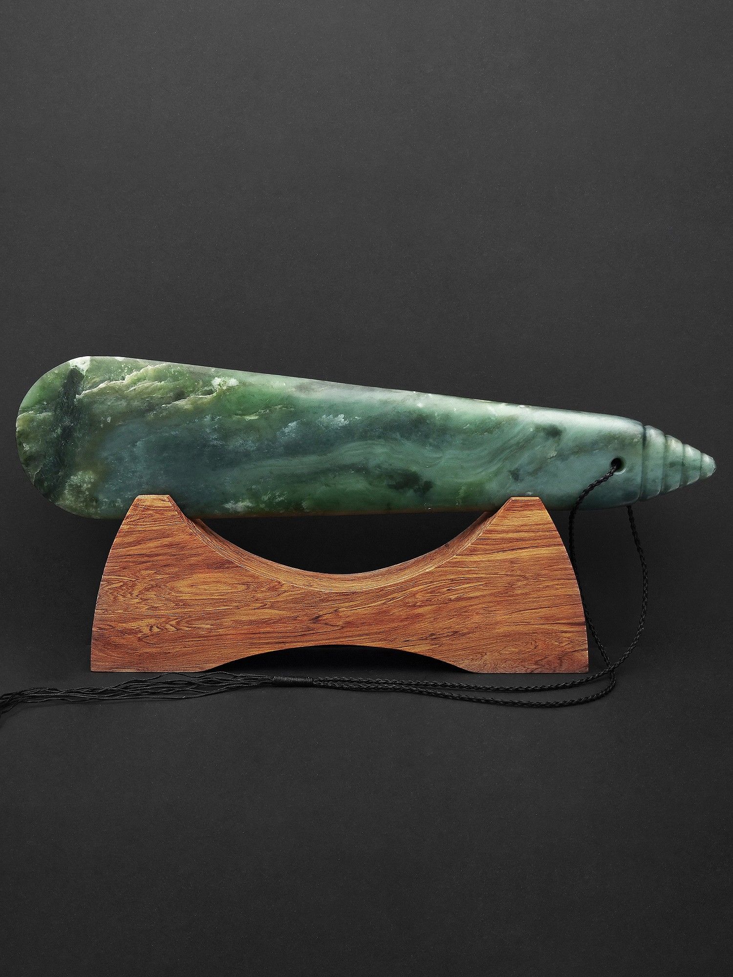 Moko Pounamu Mere NZ Genuine Inanga Greenstone - Rerewhakaaitu
