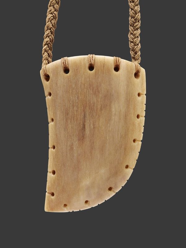 Moko Pounamu,  Rei Niho Genuine Whale Bone Carving - Mokinui