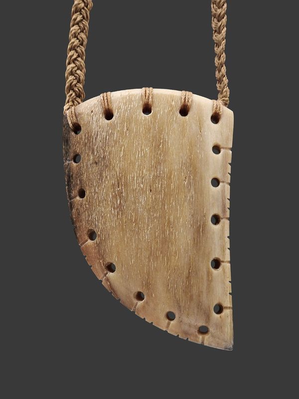 Moko Pounamu,  Rei Niho Genuine Whale Bone Carving - Kanuka