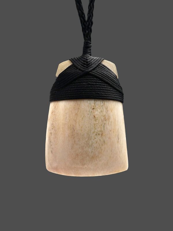 Moko Pounamu, Toki Genuine Whale Bone Carving - Pukemahana Moko Pounamu, Toki Genuine Whale Bone Carving - Pukemahana