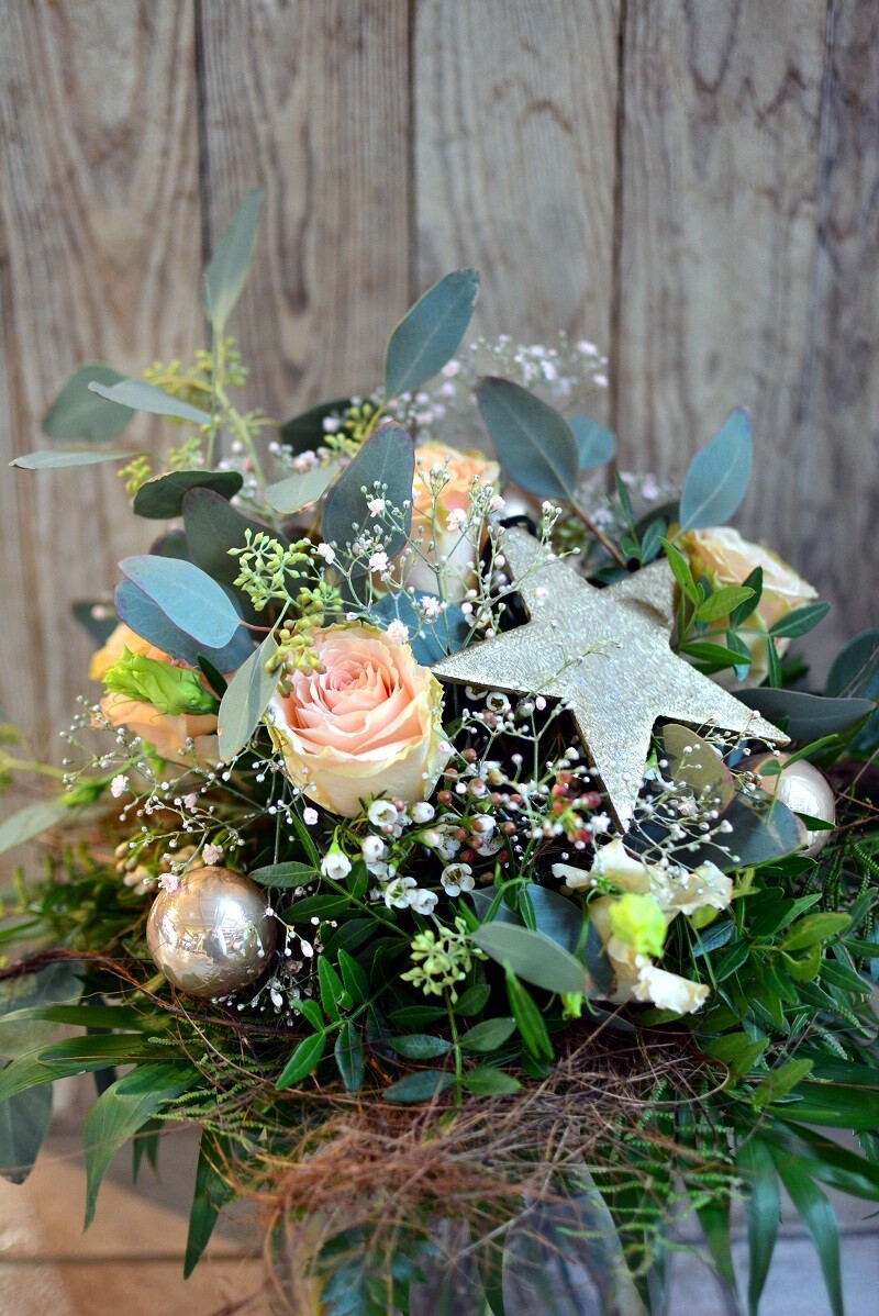 Blumenstrauss mit Stern &amp; Kugeln