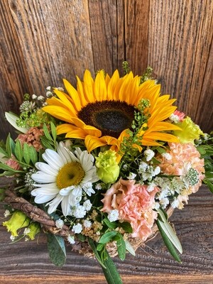 Gesteck mit Sonnenblumen