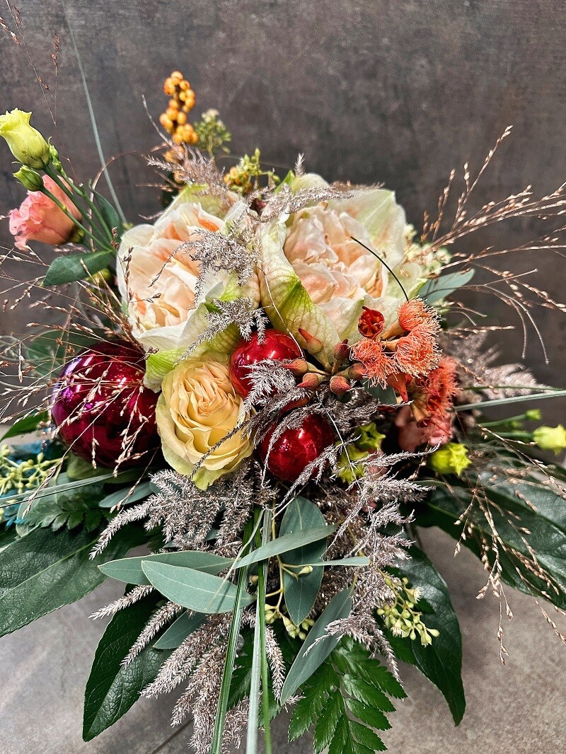Blumenstrauss weihnachtlich