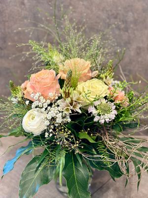 Blumenstrauss kompakt lachs &amp; weiss