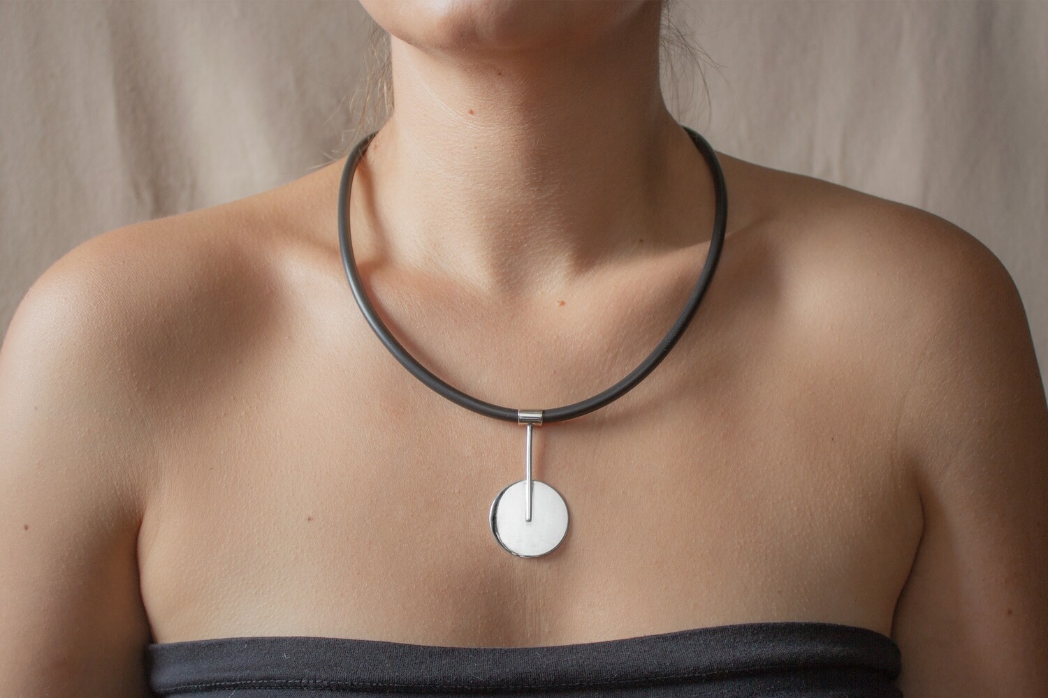 Modern necklace made of silver and caoutchouc