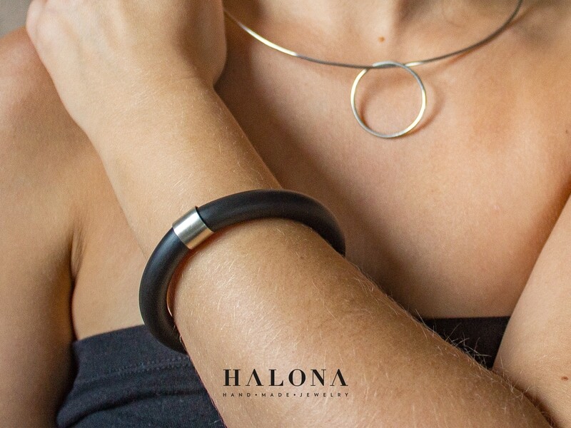 Modern Bracelet made of silver and caoutchouc