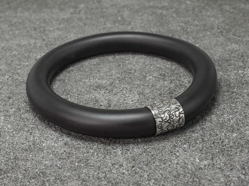Modern Black Bracelet made of silver and caoutchouc