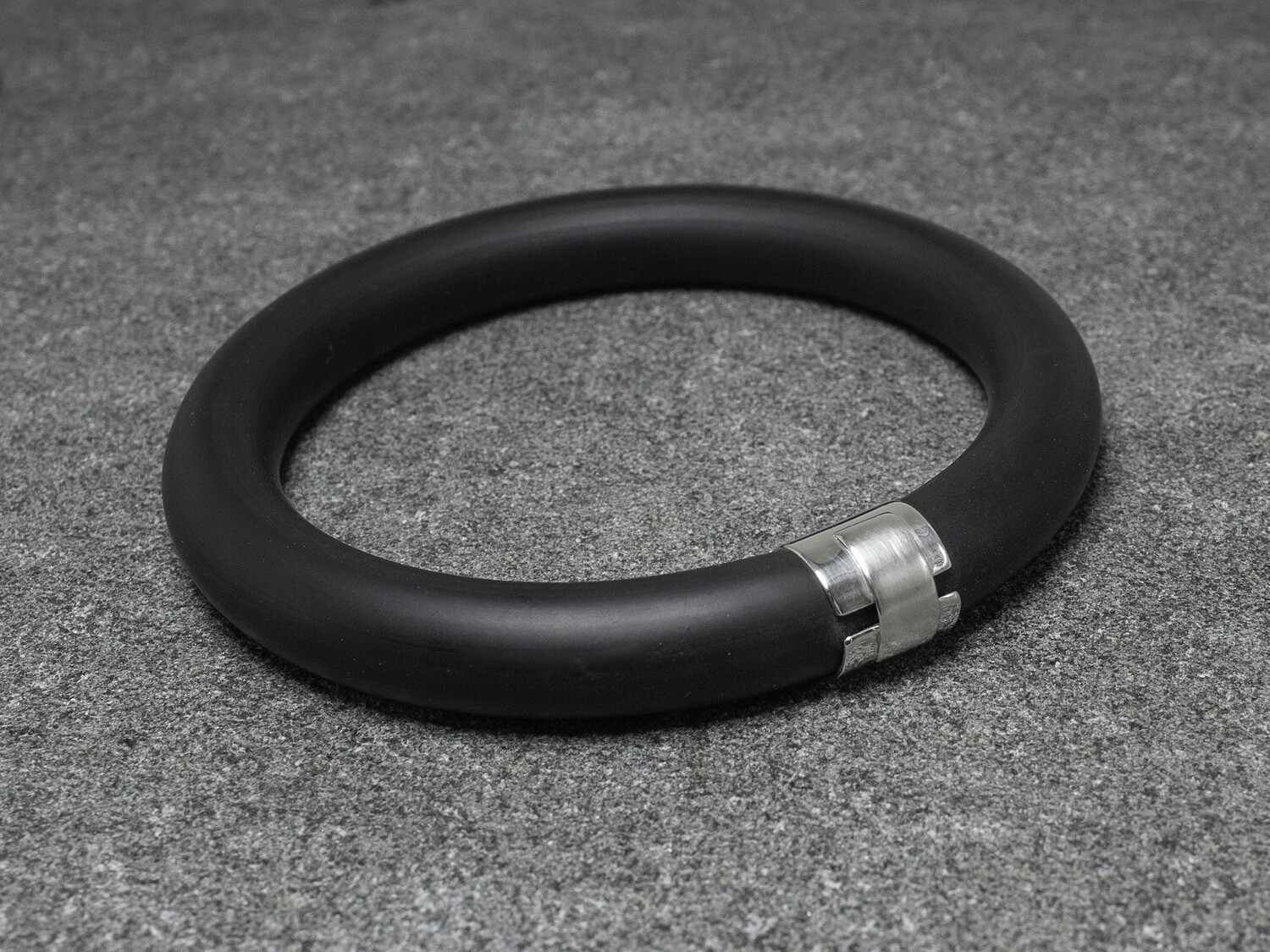 Modern Black Bracelet made of silver and caoutchouc