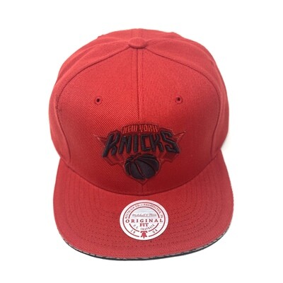 New York Knicks Men’s Mitchell & Ness Snapback Hat