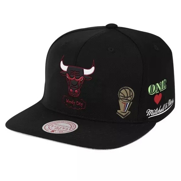 Chicago Bulls Men’s Hyperlocal Mitchell & Ness Snapback Hat