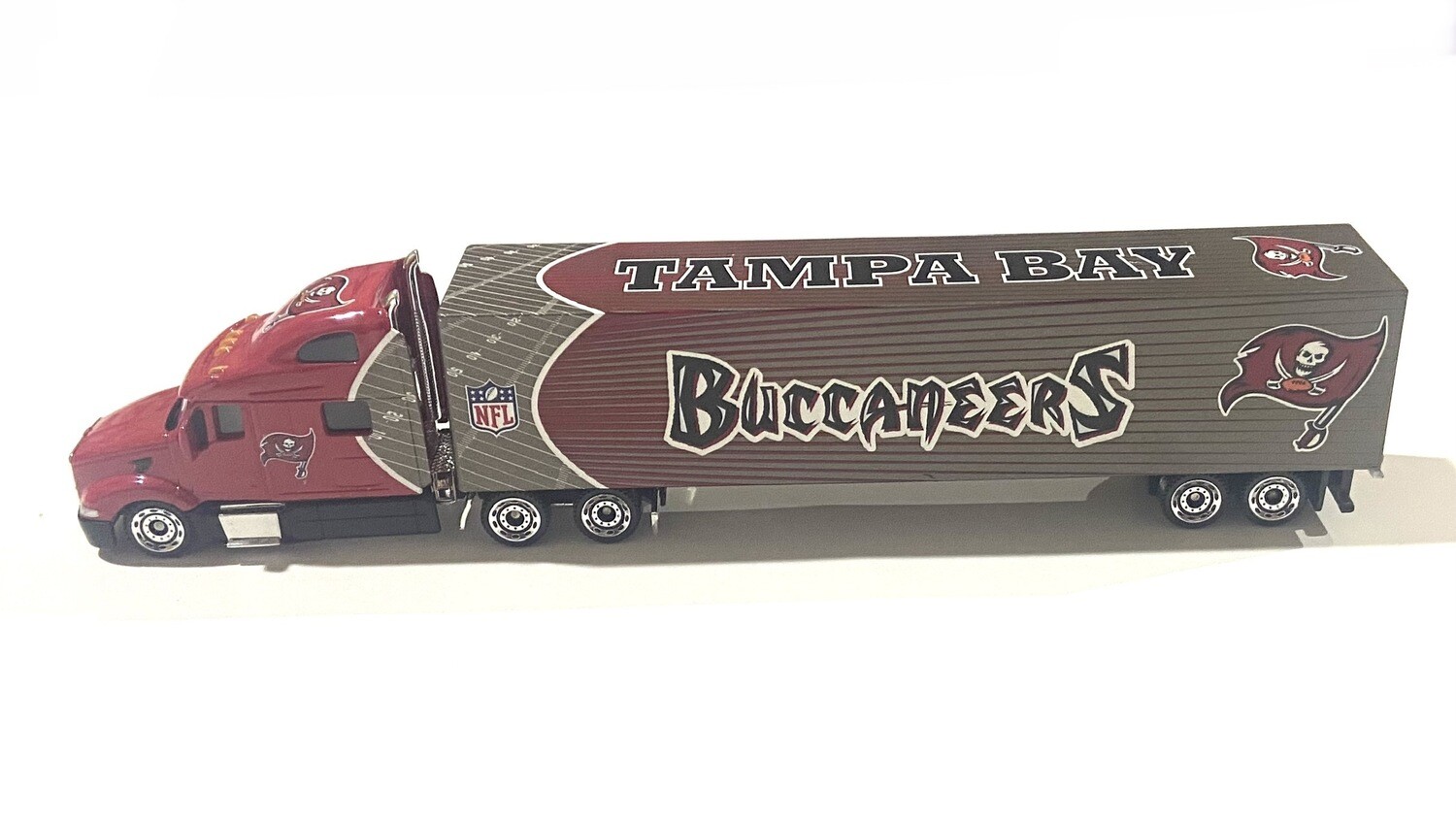 Tampa Bay Buccaneers 1:80 Replica Die Cast Tractor Trailer