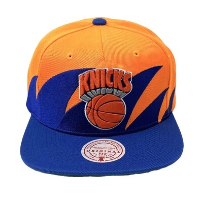New York Knicks Men’s Mitchell & Ness NBA Sharktooth Snapback Hat