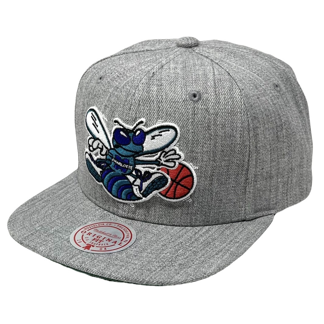 Charlotte Hornets Men’s Heather Grey 2.0 Mitchell & Ness Team Snapback Hat