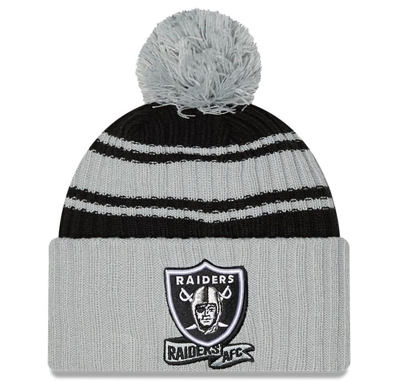 Las Vegas Raiders Men’s New Era Sideline Cuffed Pom Knit Hat