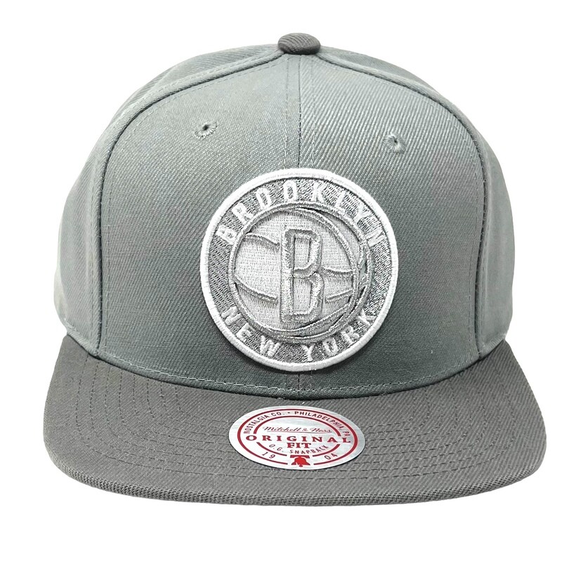 Brooklyn Nets Men’s NBA Metallic Grey Mitchell & Ness Snapback Hat