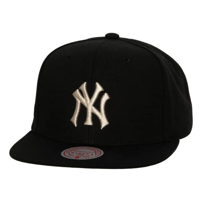 New York Yankees Men’s Mitchell & Ness MLB Team Classic Cooperstown Snapback Adjustable Hat