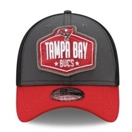 Tampa Bay Buccaneers Men’s New Era Black NFL Draft 39Thirty Fitted Trucker Hat