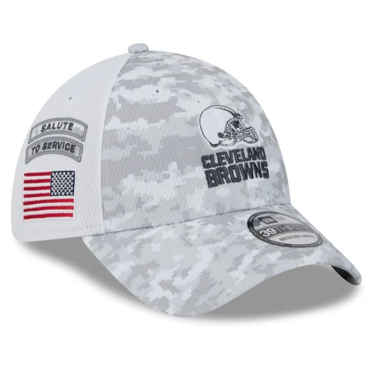 Cleveland Browns Men's New Era 39Thirty 2024 NFL Salute to Service Sideline Flex Fit Hat