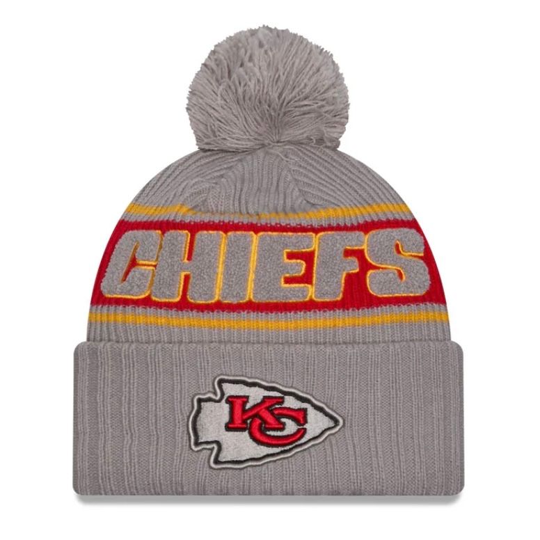 Kansas City Chiefs Men’s Gray 2024 New Era Sideline Cuffed Pom Knit Hat